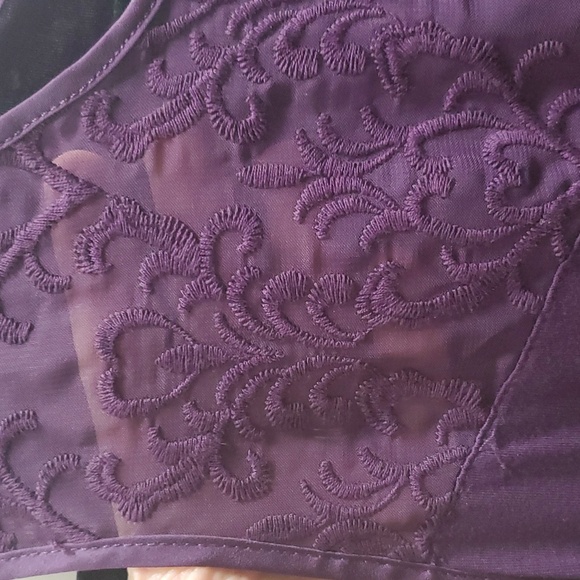 Sleeveless Blouse in Eggplant XL - Picture 7 of 7